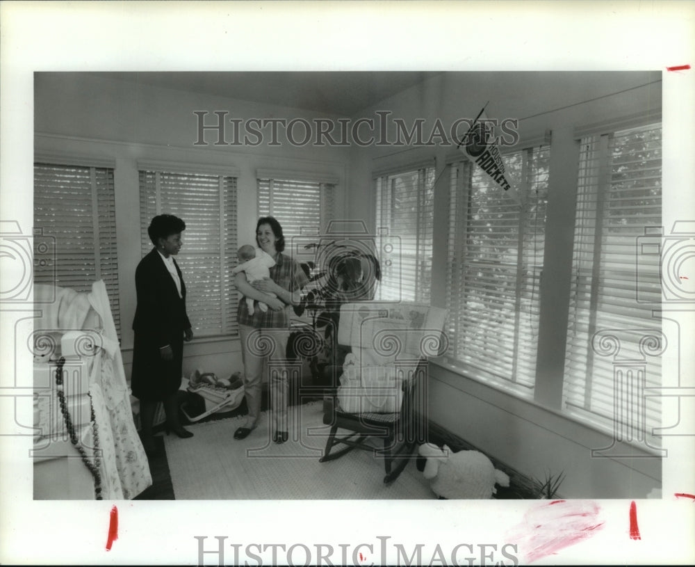 1987 Linda Harbove shows nursery to Houston Neighborhood Housing Rep - Historic Images