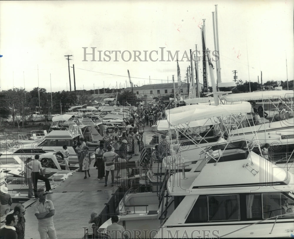 1980 People view boats at Houston In-the-Water Boat Show in Seabrook - Historic Images