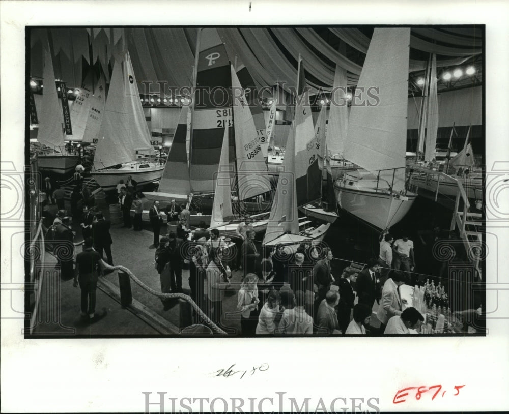 1984 Crowd views boats at Houston Boat and Travel Show at Astrohall - Historic Images