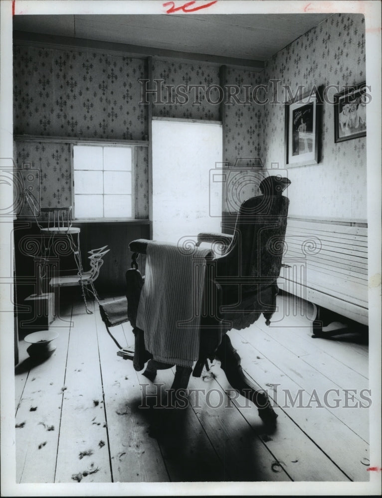 1966 Press Photo Barber chair at Heritage Garden Museum in Woodville, Texas - Historic Images