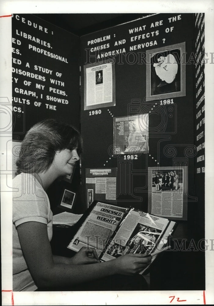 1983 Brandy Hodge at Huffman Middle School with science project - Historic Images