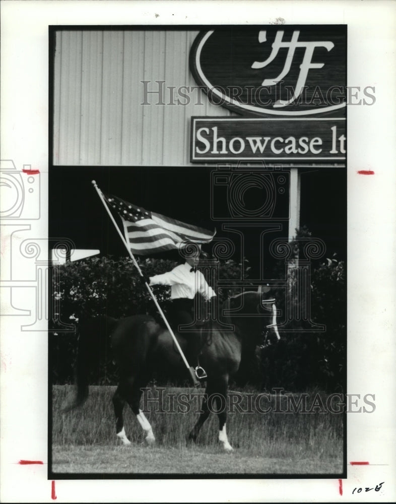 1987 Press Photo Martha Murdock rides blind Arabian horse at show - hca30532 - Historic Images