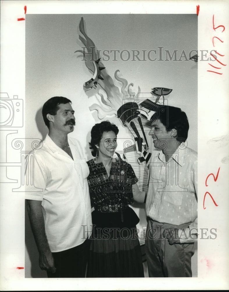 1984 Press Photo Gallery owner Betty Moody with artist John Hernandez - Historic Images