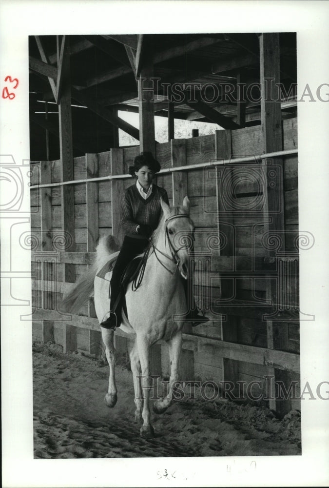 1982 Christina Villarreal rise a horse in Houston - Historic Images