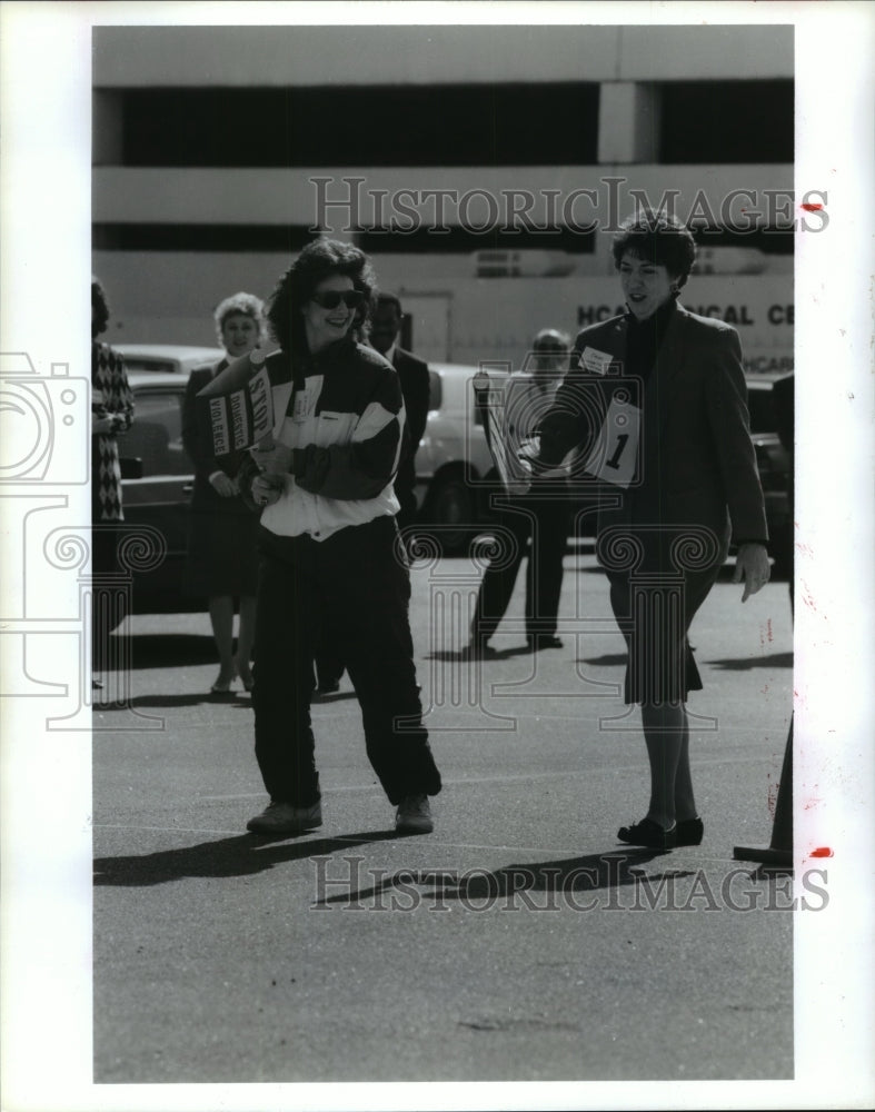 1992 Elyse Lanier & Police Chief race for Houston Women's Center - Historic Images