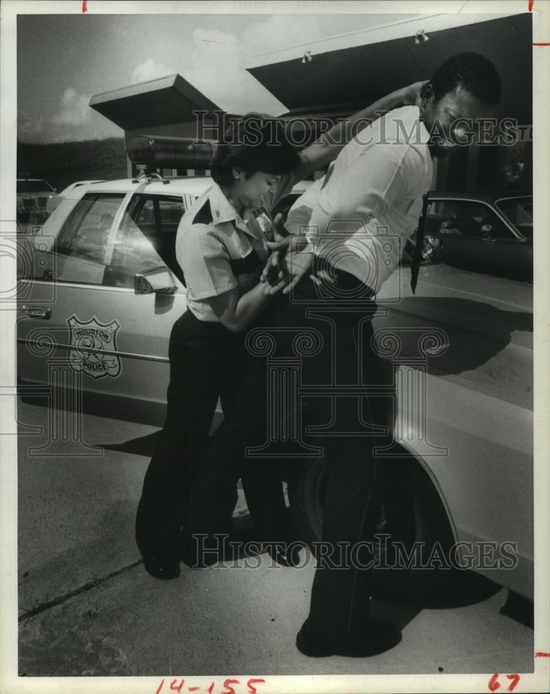 1984 Houston Police recruits M.I. Moreno practices on A.I. Price - Historic Images