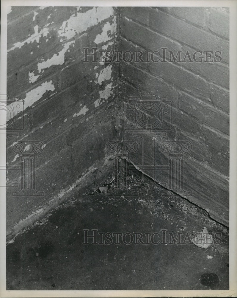 1963 Press Photo Crumbling wall & flaking paint at Houston's Jackson School - Historic Images