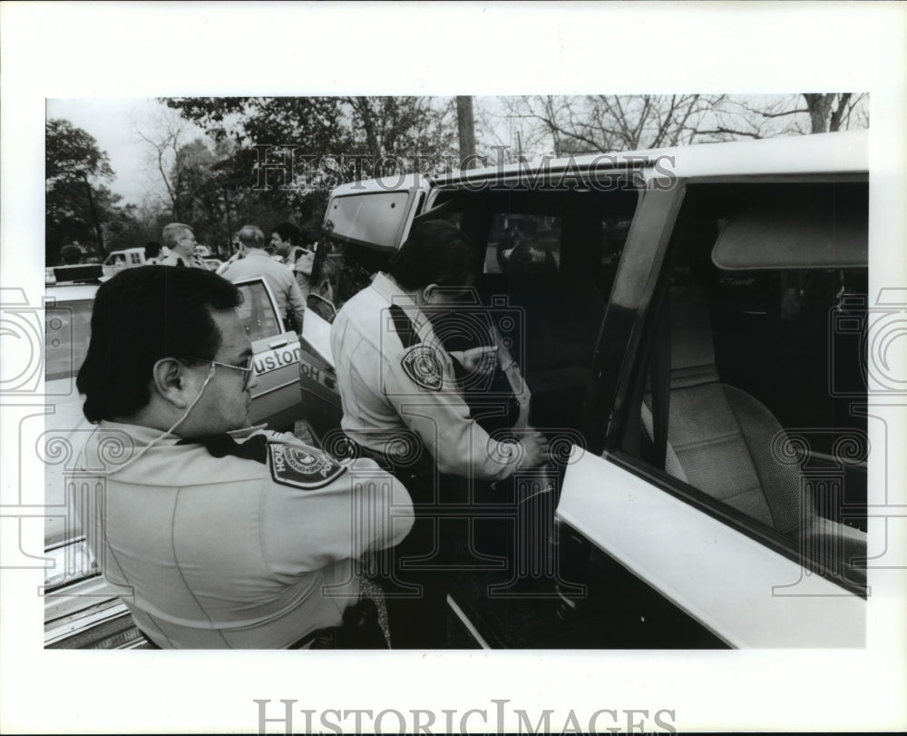 1991 Houston Police Officers search van after chase; BB gun found - Historic Images