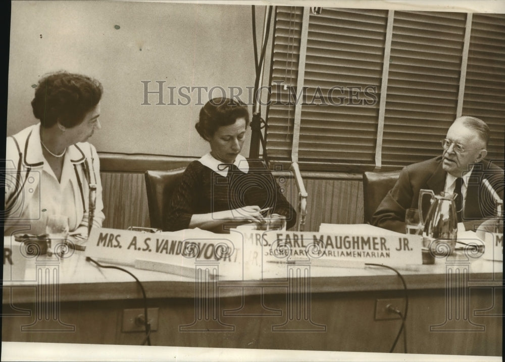 1958 Press Photo Houston School Board trustees in meeting - hca31068 - Historic Images