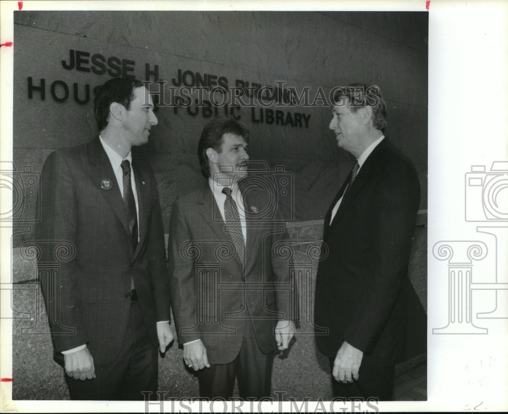 1989 Houston Library Director and others at Jesse Jones Building - Historic Images
