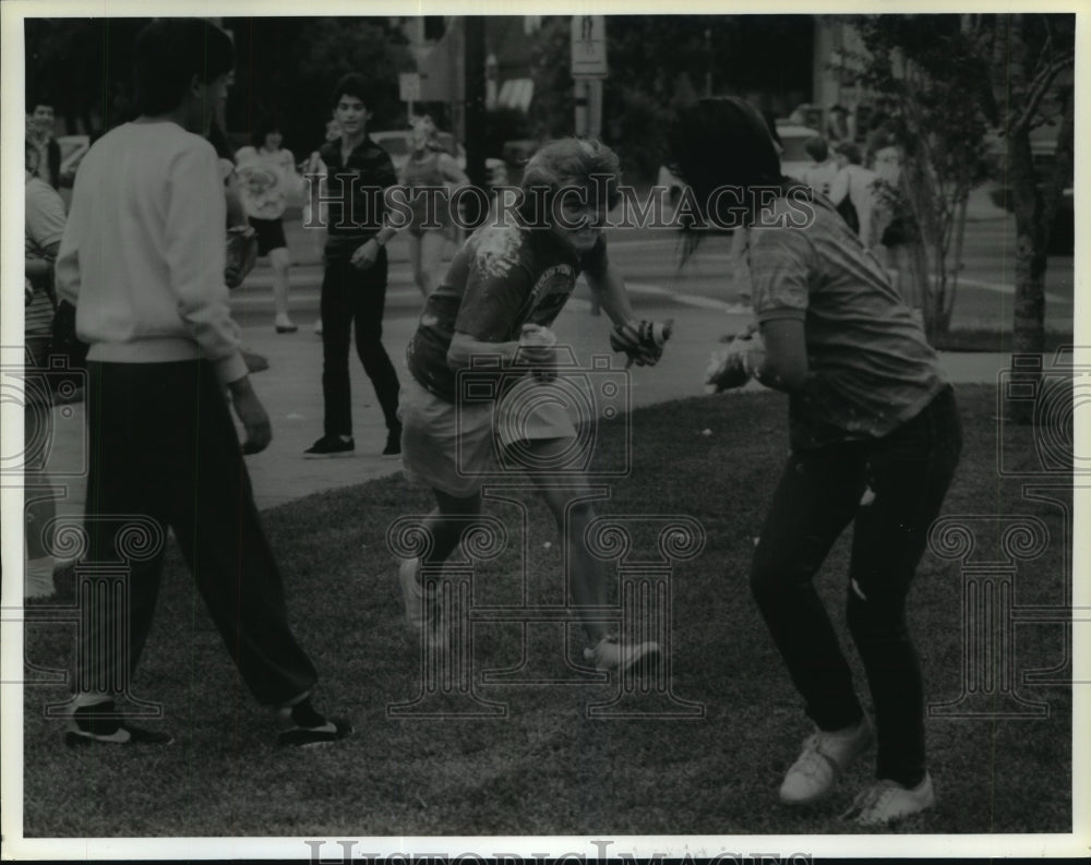 1986 Participants of shaving cream fight at Houston's Lanier school - Historic Images