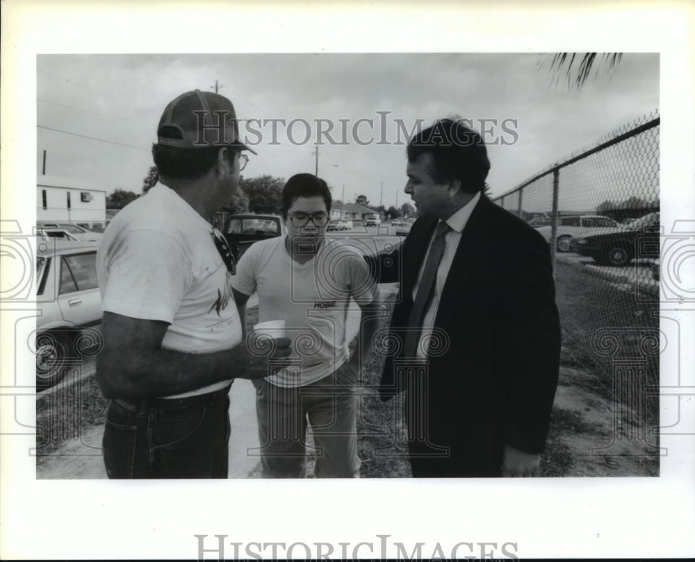 1989 Press Photo Domingo Aaron Leija with dad & Houston school official - Historic Images