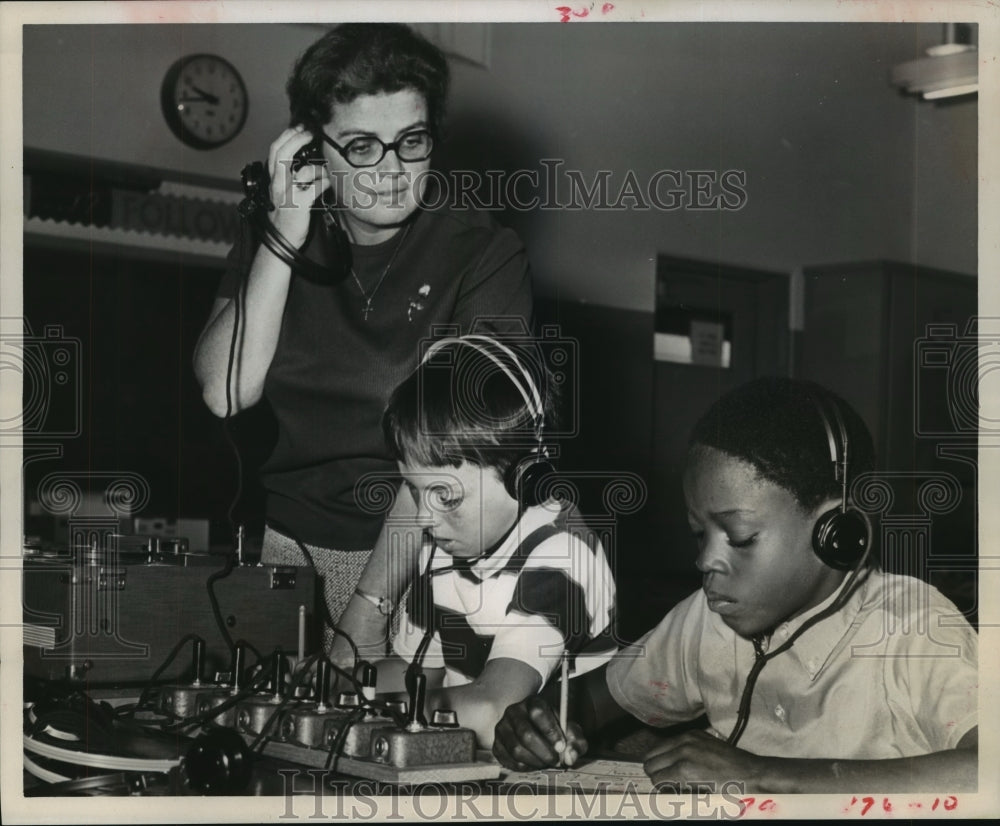 1970 Houston teacher helps students Tommy Hruska &amp; Woodrow Williams - Historic Images