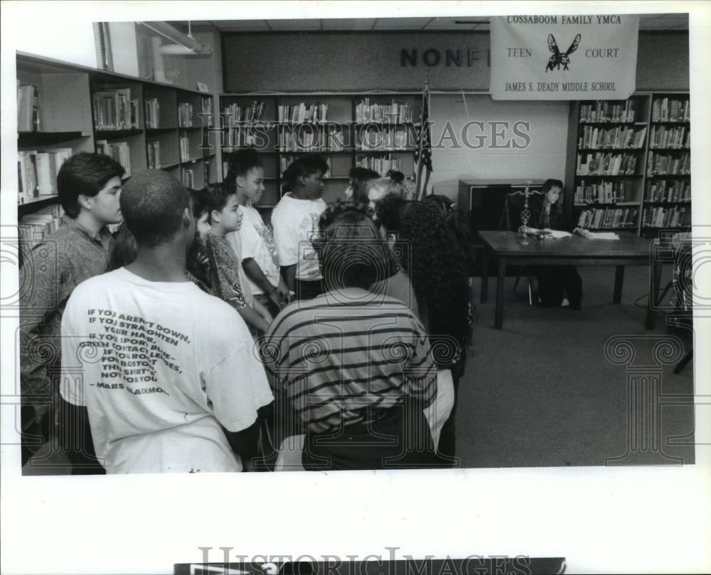 1992 Deady Middle School teen court meets in library in Houston - Historic Images