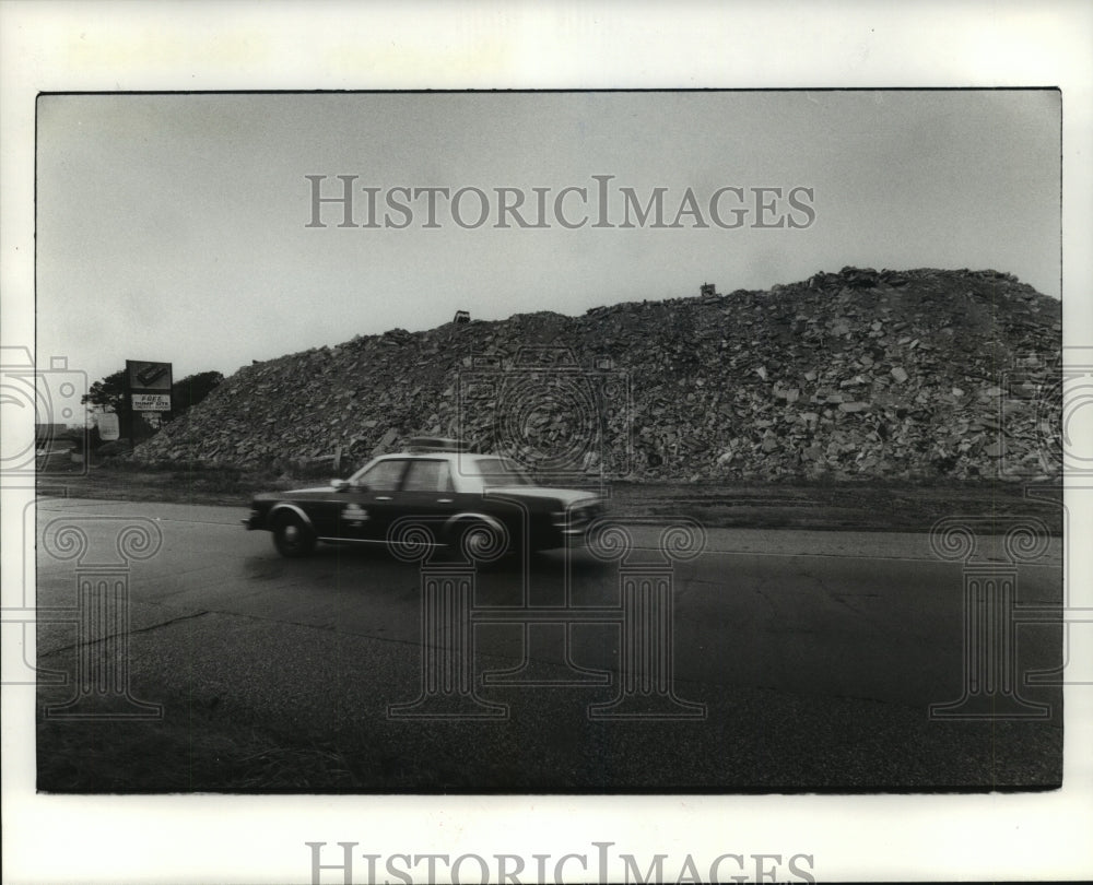 1986 Large pile of crushed concrete in Houston, Texas - Historic Images