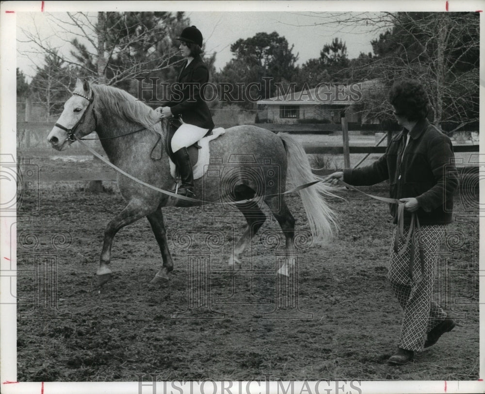 1977 Rider on horse with trainer - Historic Images