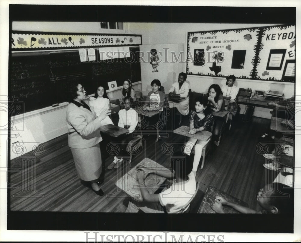 1985 Press Photo Inside classroom at Houston's Harper Elementary - hca31694 - Historic Images