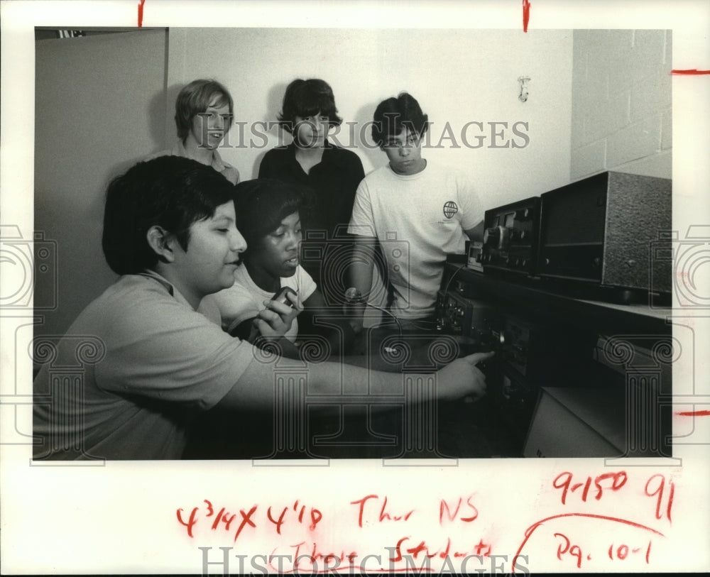 1981 Houston&#39;s Engineering Professions high school students at work - Historic Images