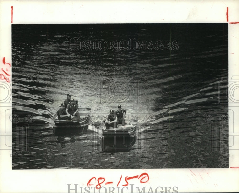 1980 Houston Police marine officers train in boats on Buffalo Bayou - Historic Images