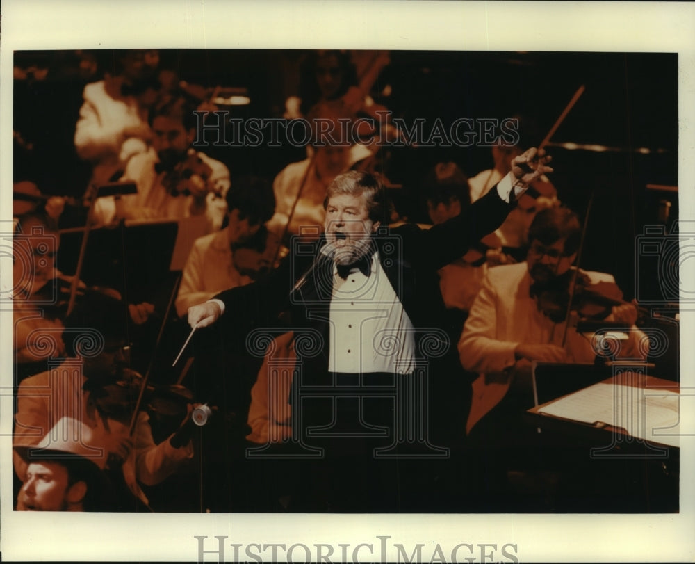 1993 Press Photo Houston Symphony and conductor perform - hca31972 - Historic Images