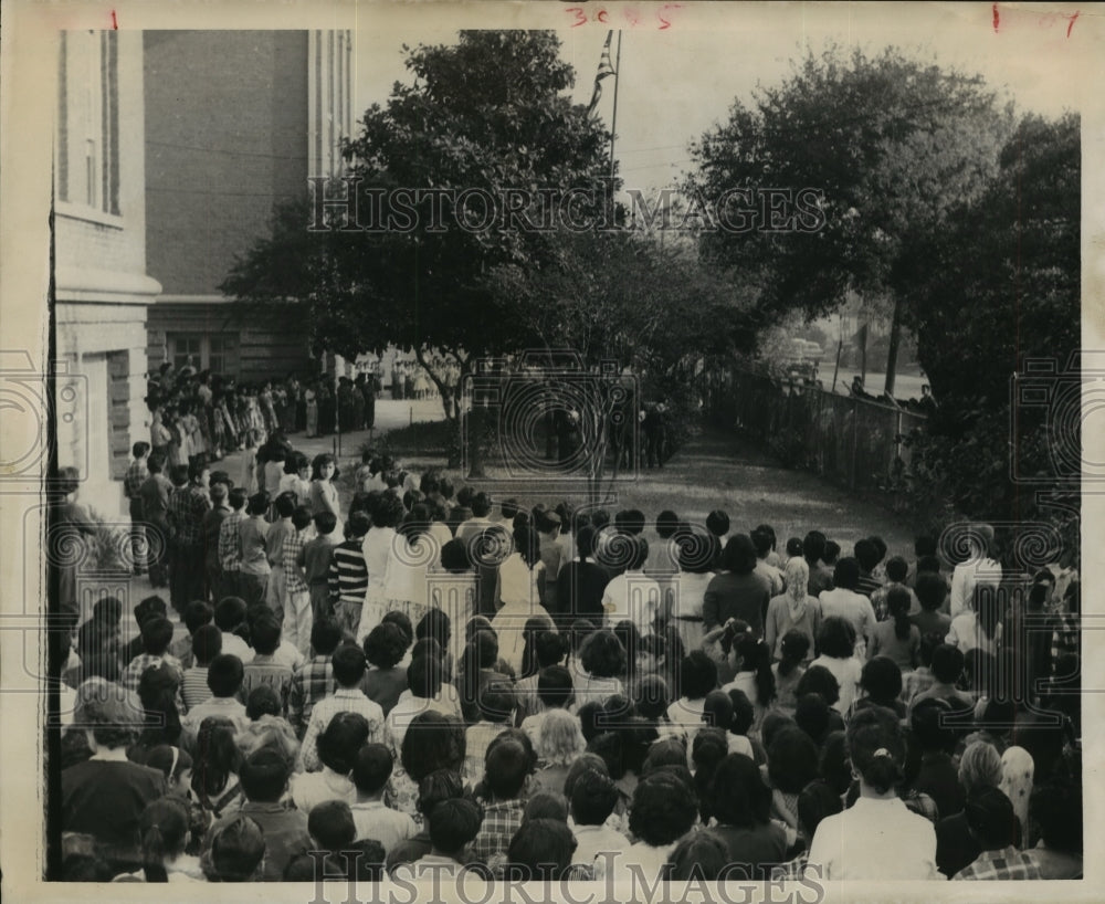 1959 Press Photo Houston&#39;s Lubbock students at Veterans Day flag raising - Historic Images