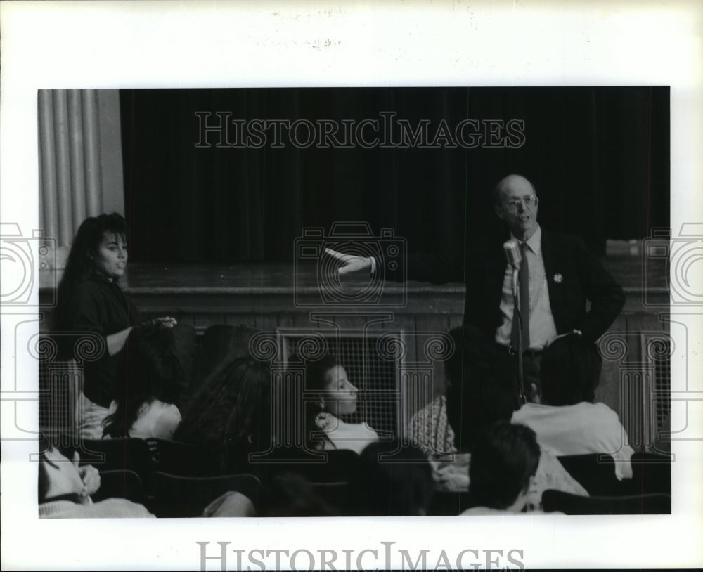 1989 Audience listens to speaker at Stephen F. Austin High - Historic Images