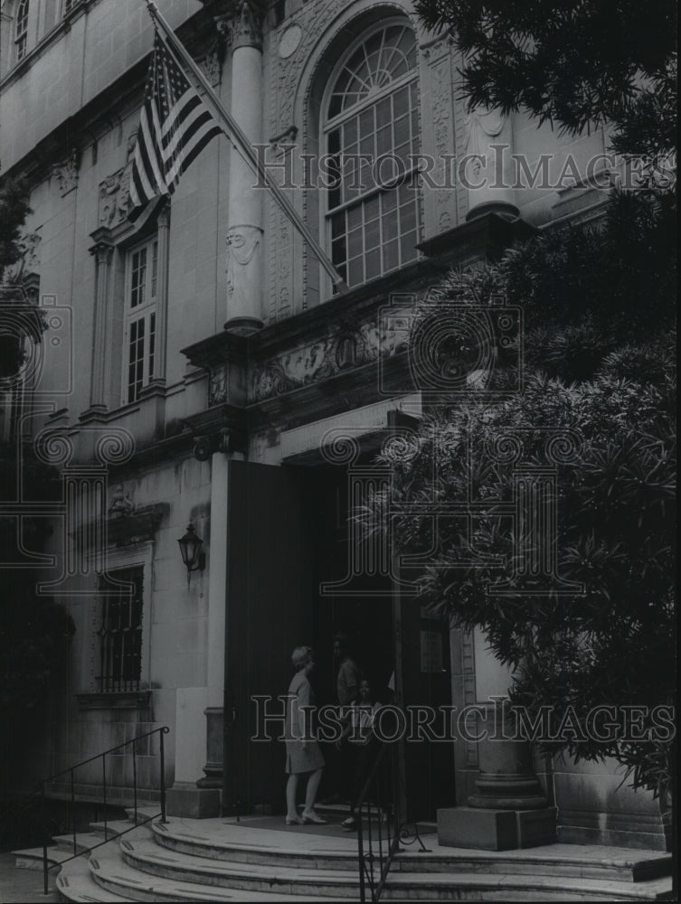 1968 Press Photo Entrance of Houston Public Library Central Branch - hca32507 - Historic Images