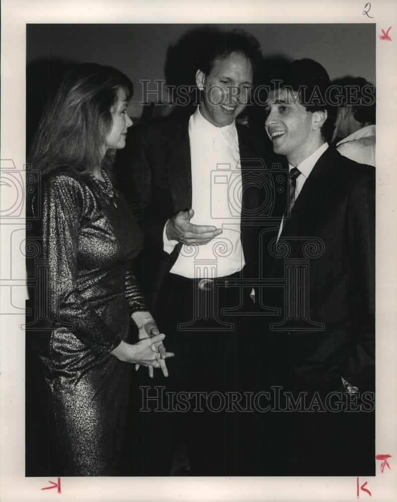 1989 Candie &amp; Lonnie Schiller mingle at Houstonian event in Texas - Historic Images