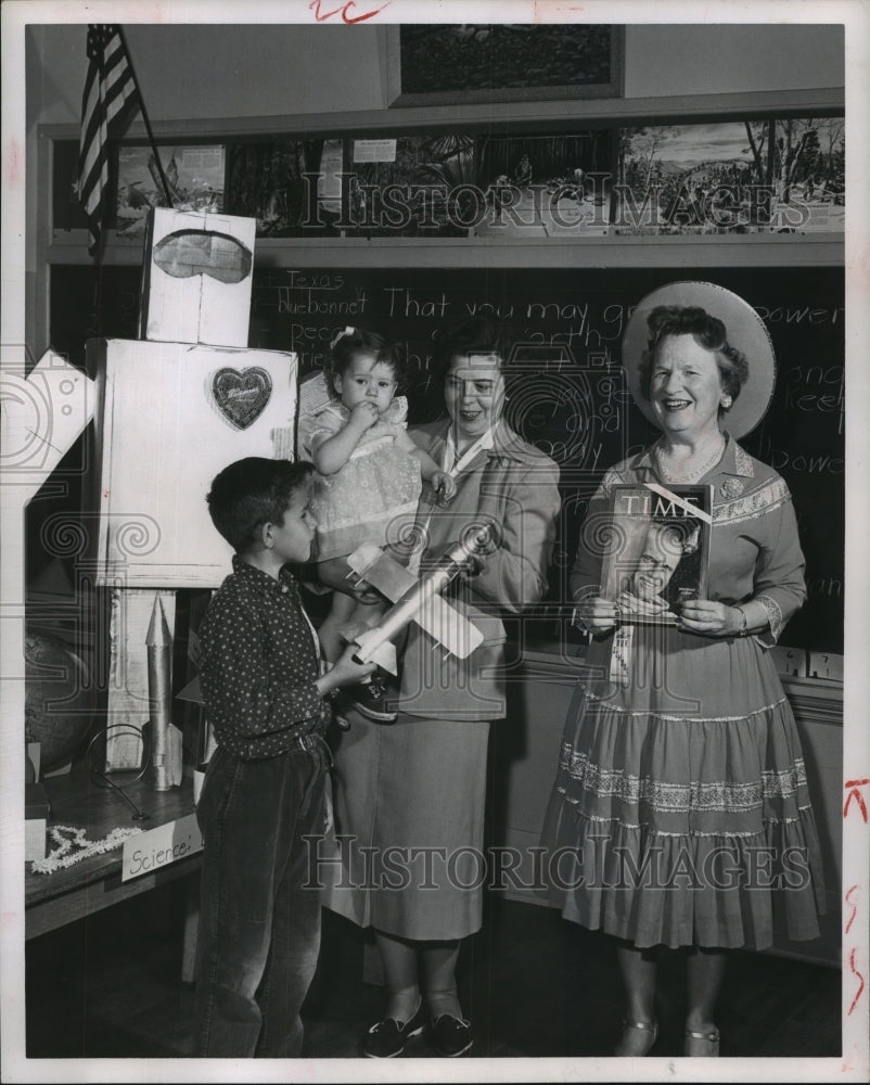 1962 Ricky Magalhaes gives space lesson at Houston MacGregor school - Historic Images