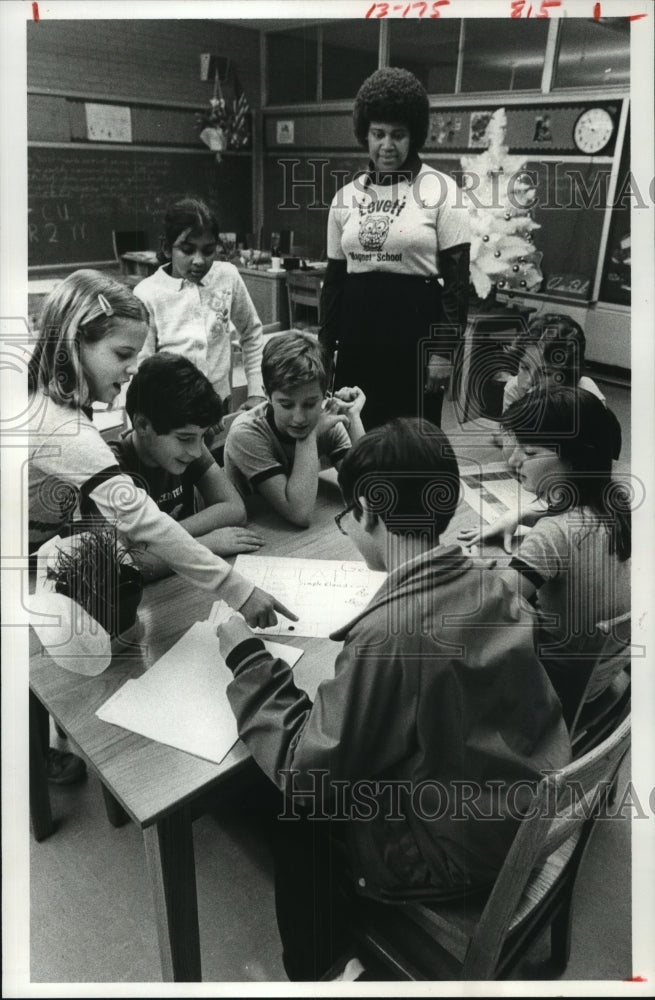 1983 Press Photo Lovett Elementary gifted program students in Houston classroom - Historic Images