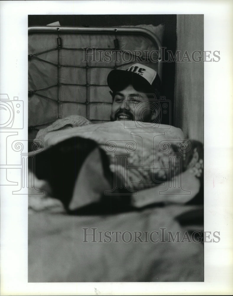 1987 Eddie Cortez prepares to wait with cot on Houston school steps - Historic Images