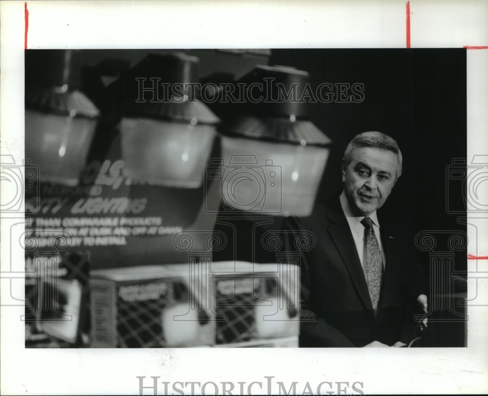 1987 Innovative Controls president Ray Flannery by safety lights - Historic Images