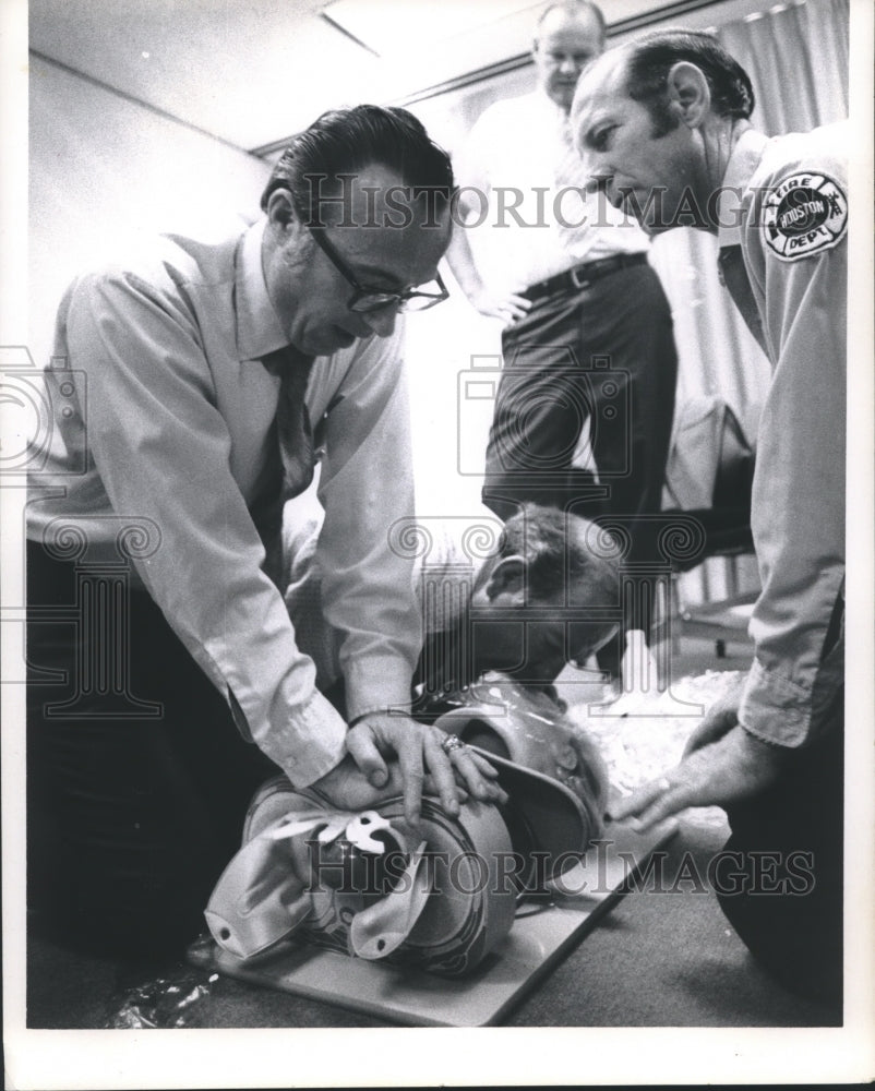 1974 Medic Richard Sadler helps Shell employees with CPR technique - Historic Images