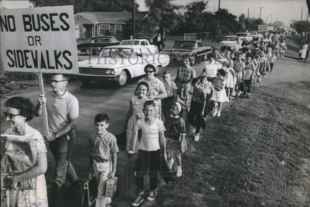 1964 TX Parents &amp; students walk to Wainwright Elementary in protest - Historic Images