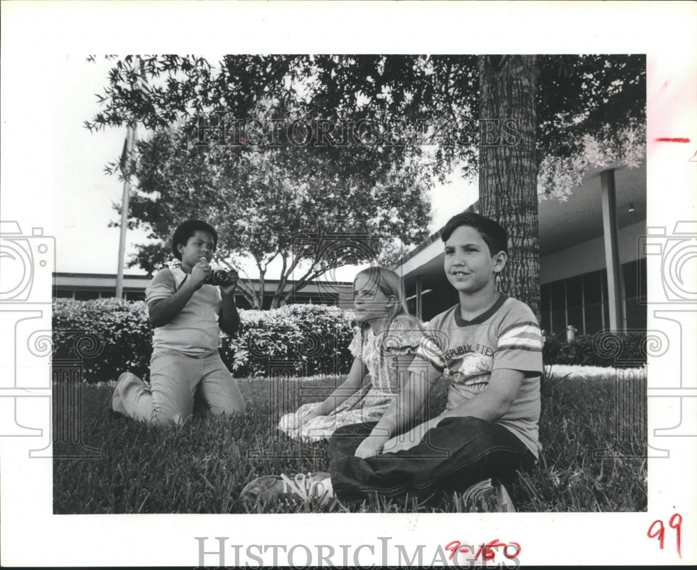 1981 Houston's Wainwright students photographed by Kevin Stewart - Historic Images