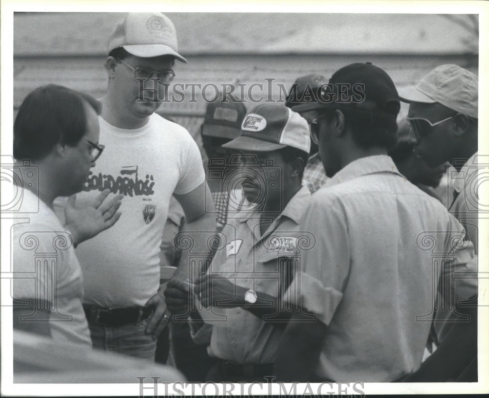1986 Union rep talks to fired Houston garbage men - Historic Images