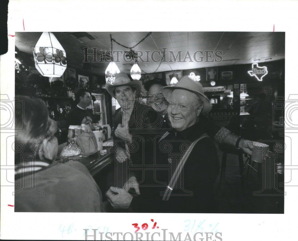 1992 Houston&#39;s Grif&#39;s bar regulars who will be represented in movie - Historic Images