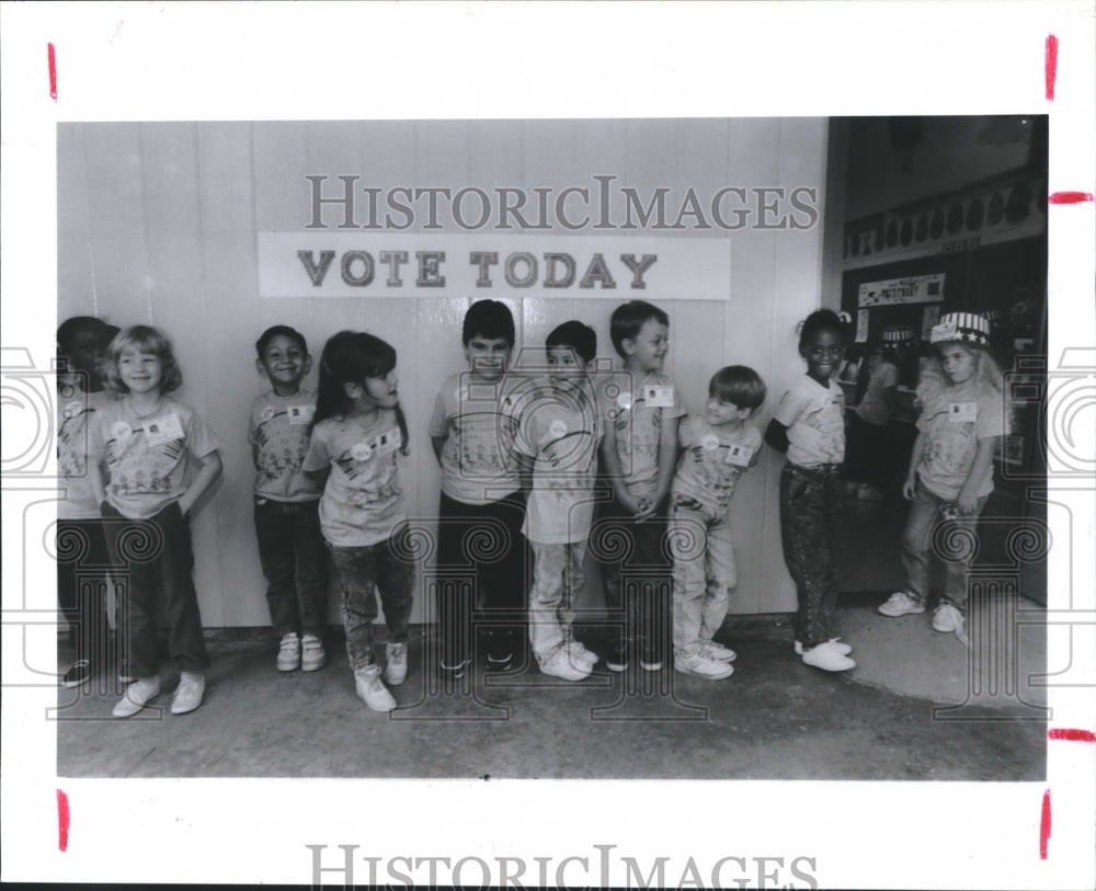 1991 Press Photo Oak Forest Elementary students vote in mock election - Historic Images