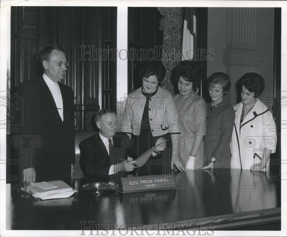 1956 Press Photo Lamar High School choir members meet with Texas Governor Daniel-Historic Images