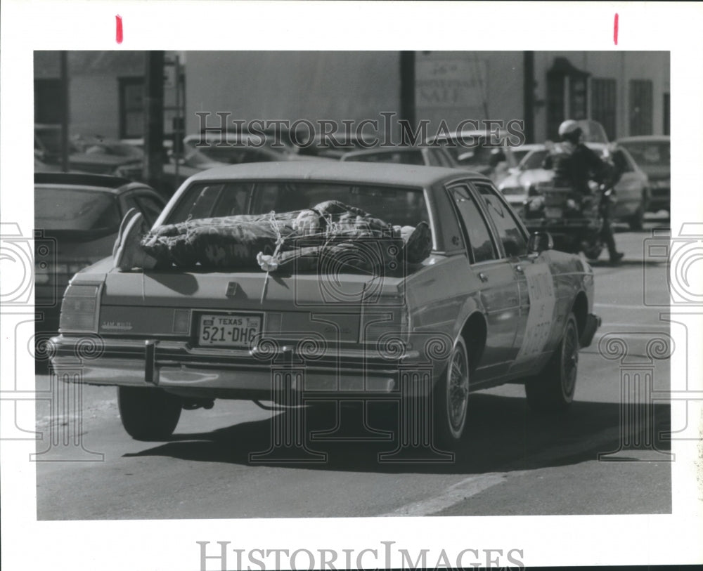 1988 Hunting protest car drives through Houston - Historic Images