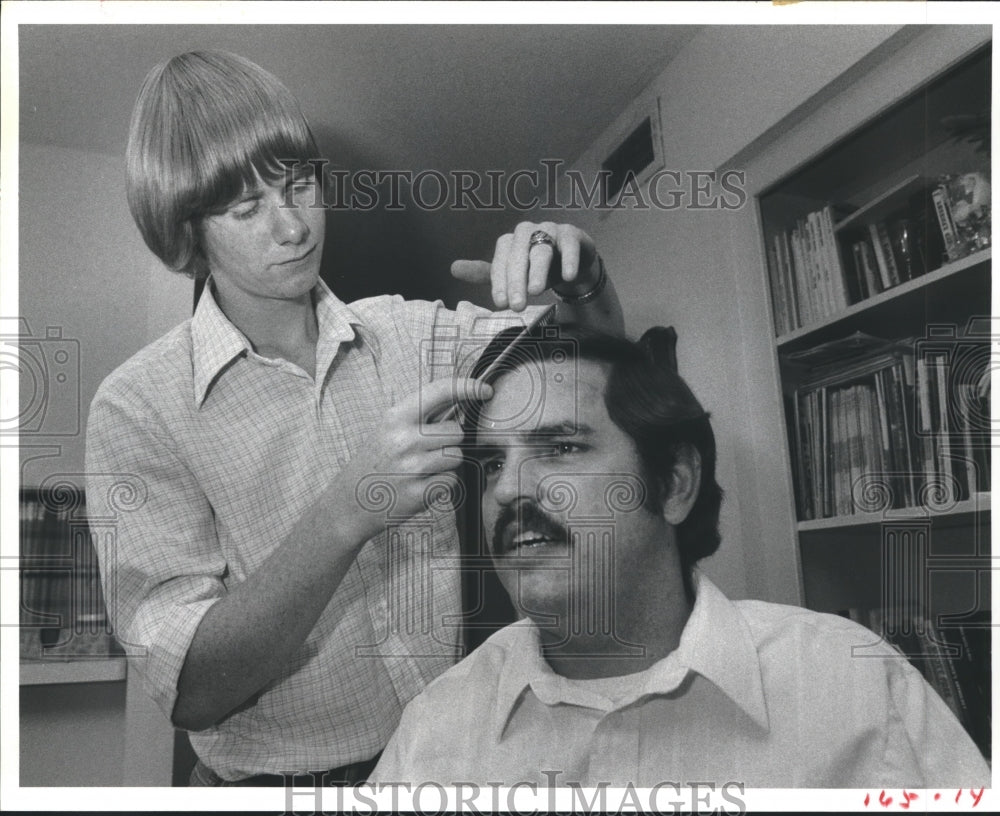 1980 Houston's Strake Jesuit student assists Hank Emmerick get ready - Historic Images