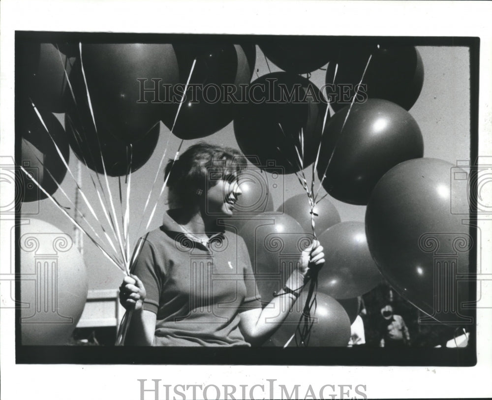 1985 Woman holds balloons at Houston Festival - Historic Images