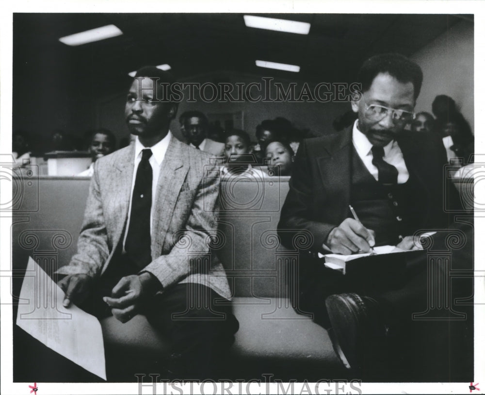 1990 Press Photo Men sign letter to Houston Mayor requesting minority addition - Historic Images