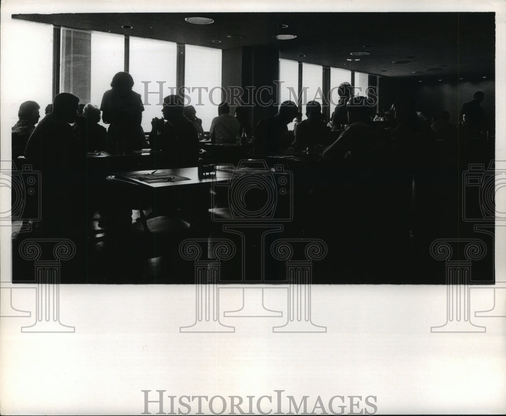 1969 Press Photo Diners at Houston Intercontinental Airport restaurant - Historic Images