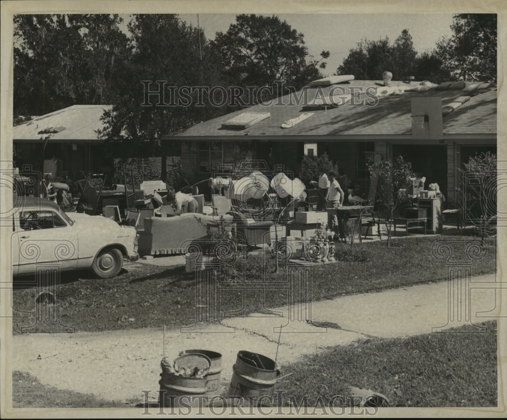 1961 Press Photo Front lawns in Baytown, TX after hurricane Carla - hca35359 - Historic Images