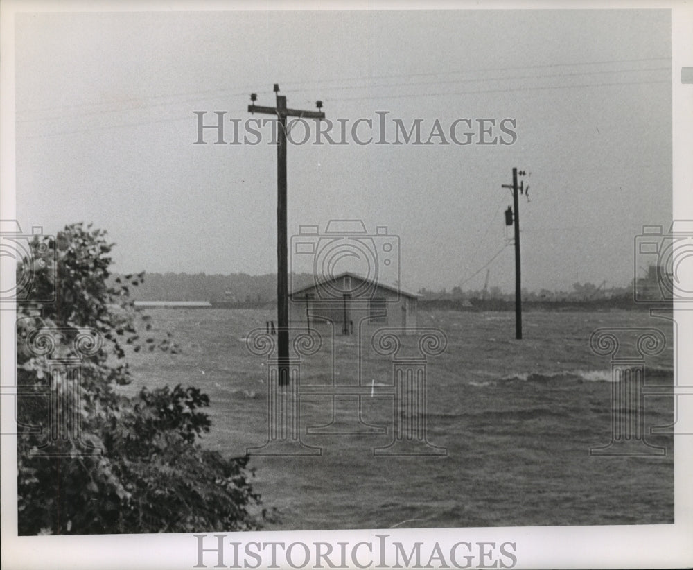 1961 Press Photo San Jacinto River floods area after hurricane Carla in TX- Historic Images