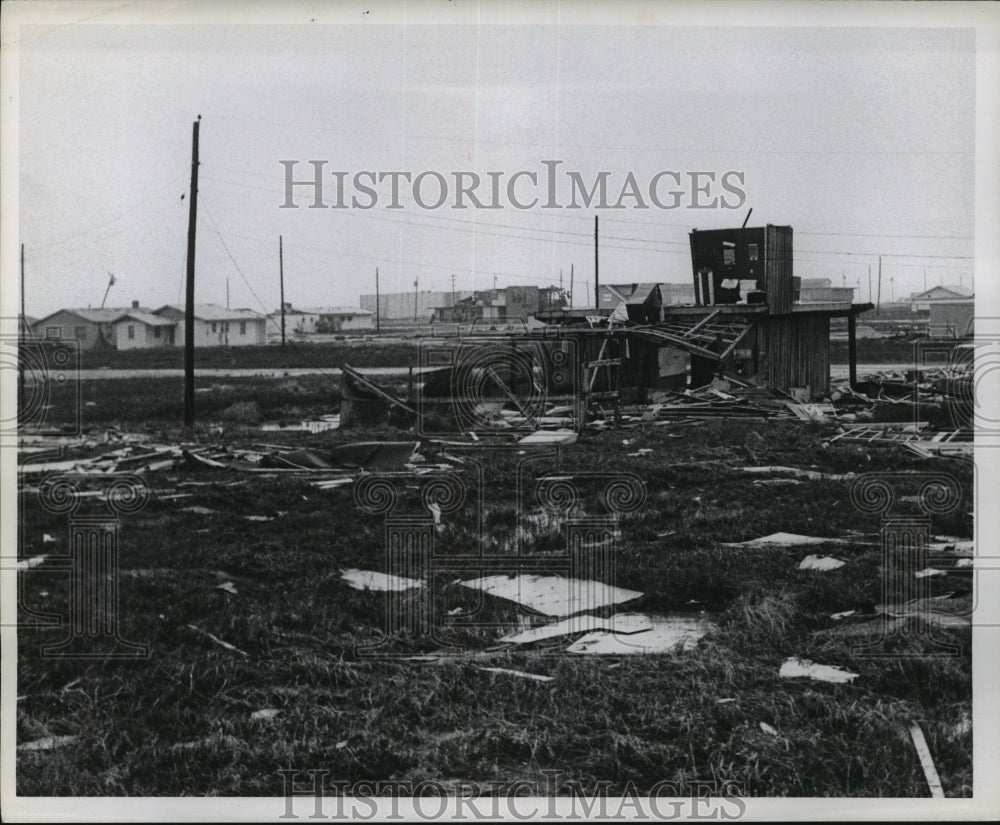 1967 Press Photo Debris &amp; destroyed home on S Padre Island after hurricane - Historic Images