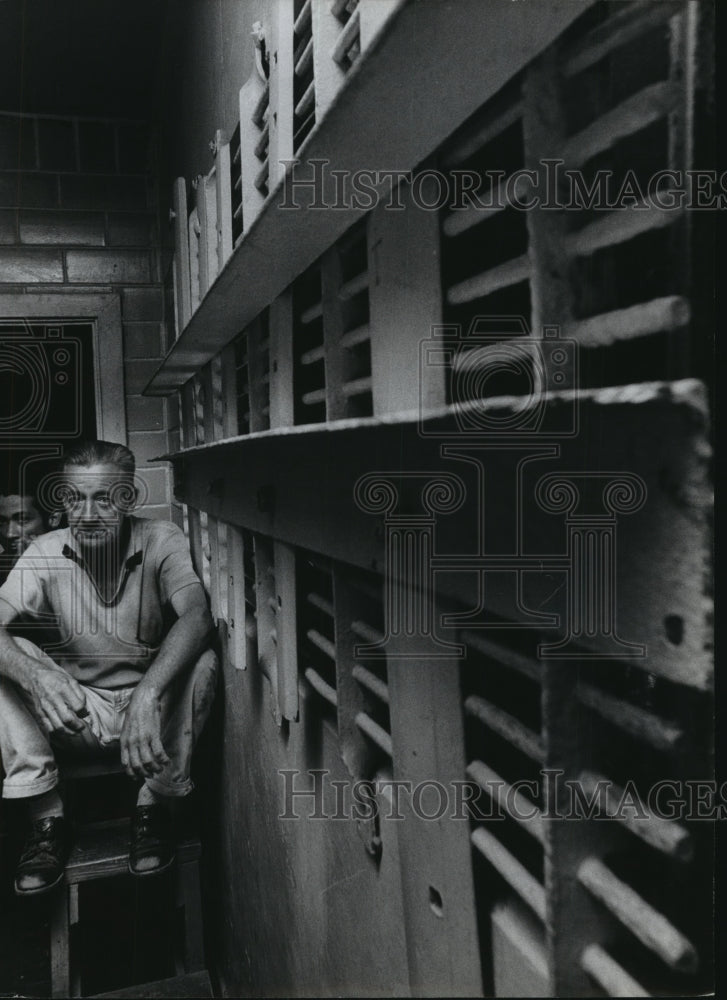 1963 Press Photo Criminals sit in cell at Houston Prison Farm - hca35527 - Historic Images