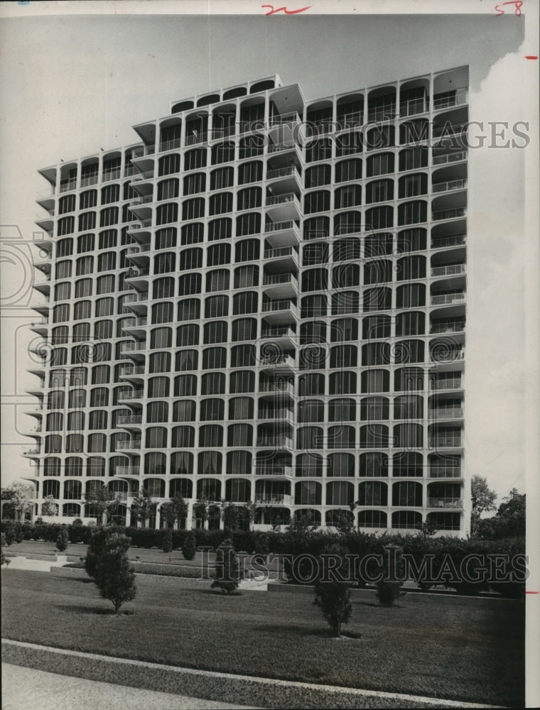 1965 Press Photo Inwood Manor Apartments - hca35687 - Historic Images