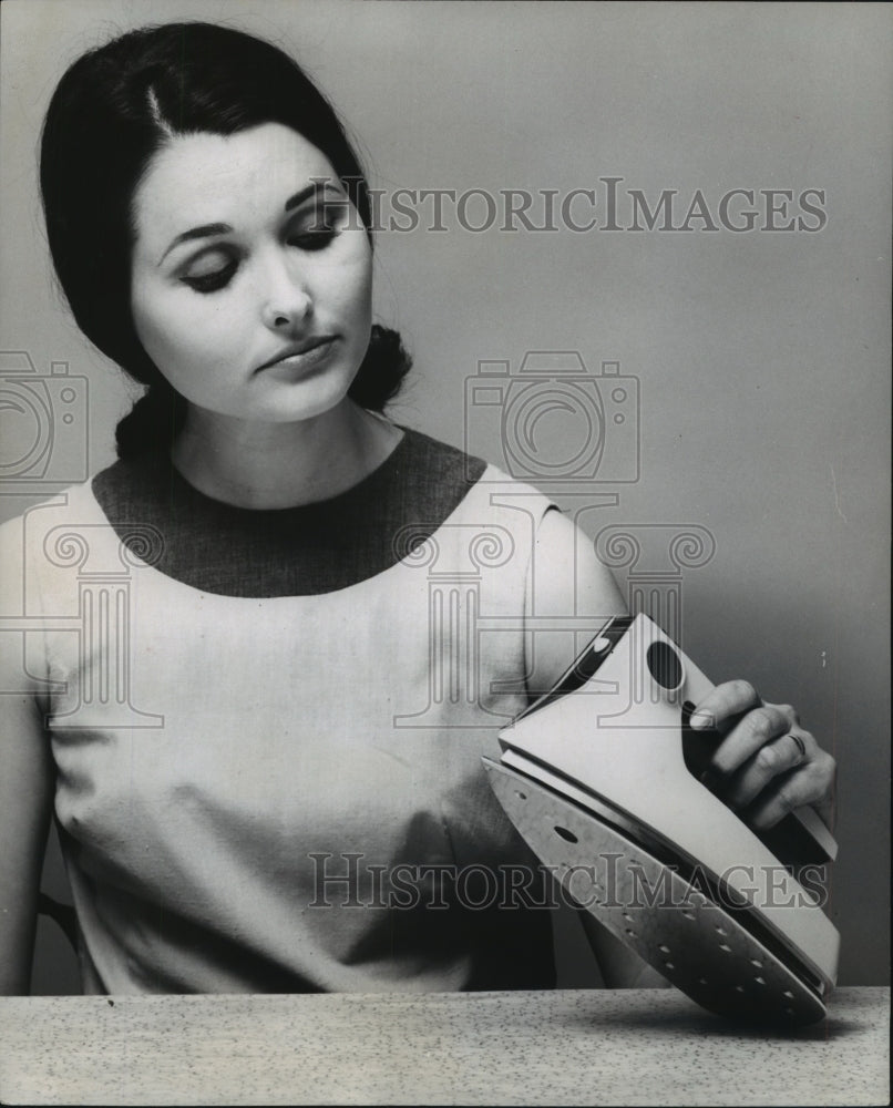 1968 Press Photo woman examines iron of the future: built in fabric analyzer - Historic Images